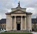 La façade néo-classique de l'église Sainte-Madeleine à Rouen