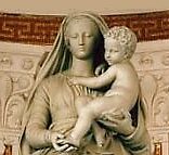 Statue de la Vierge à l'Enfant dans le chœur