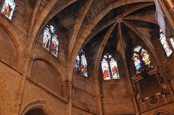 L'abside, la voûte du chœur et ses vitraux
