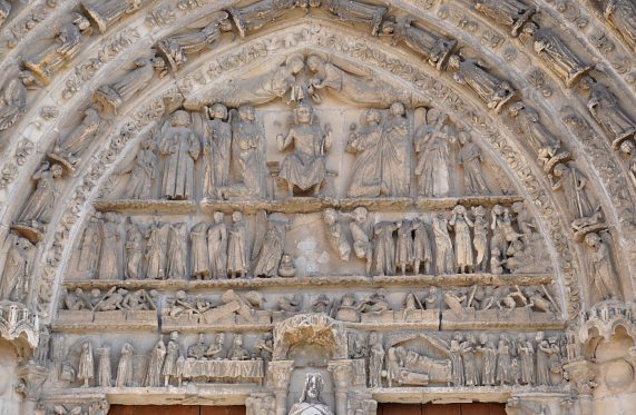 Le tympan du portail central (2e moitié du XIIIe siècle).
