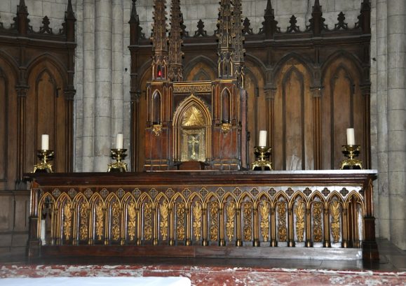 Le maître-autel du chœur