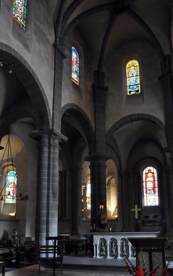 Le chœur et ses deux niveaux d'architecture.