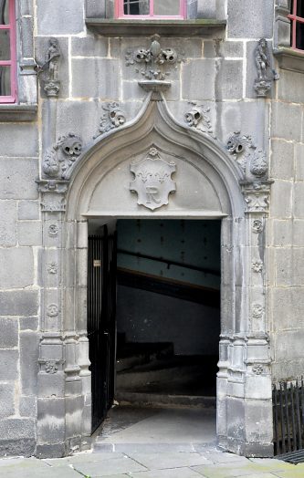 Porte Renaissance dans la cour