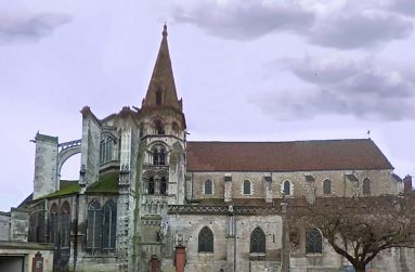 Les deux parties historiques de l'église
