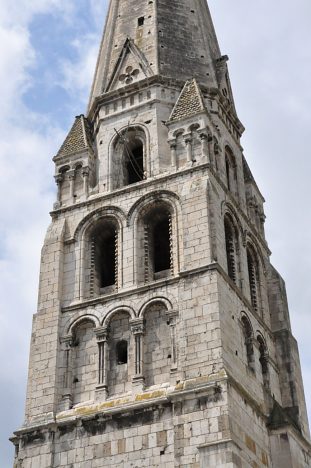 Le clocher de la tour Saint–Jean (milieu du XIIe siècle)