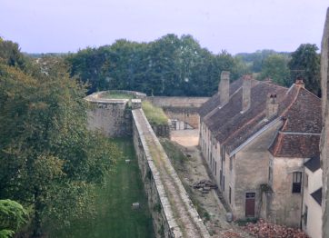 Un rempart du château depuis le sommet de la tour Notre-Dame