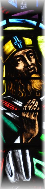 Saint Aignan dans un vitrail de Francis Chigot, détail Saint Aignan dans un vitrail de Francis Chigot, détail