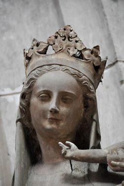 Vierge à l'Enfant datée du XIVe siècle, détail