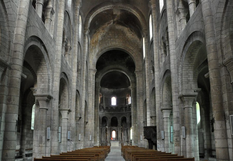 Vue d'ensemble de la nef de Saint-Étienne