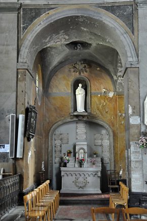 L'autel Saint–Joseph (aisselle de droite) et ses ex–voto