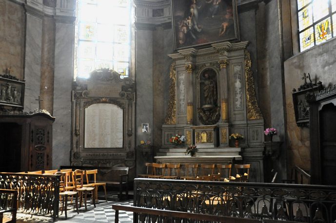 L'autel Saint-Joseph dans le croisillon droit