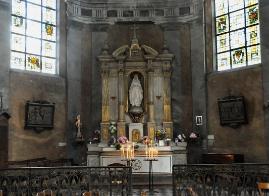 L'autel de la Vierge dans le croisillon gauche