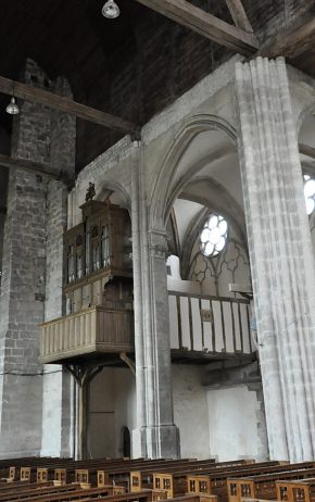 L'orgue de tribune et son balcon