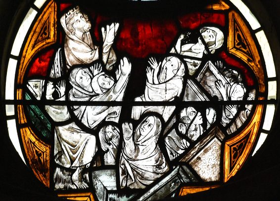 Détail du tympan de la baie 16 : La résurrection des  morts, XIVe siècle
