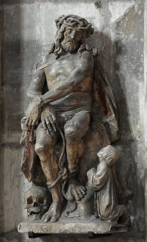 Christ aux liens en pierre polychrome du XVe siècle.