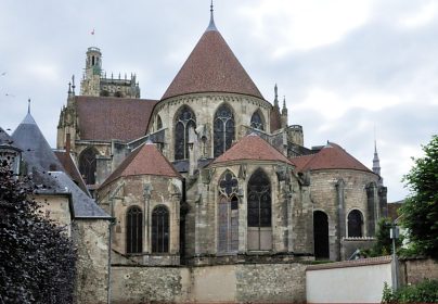 Le chevet de la cathédrale de Sens (XIIe siècle)