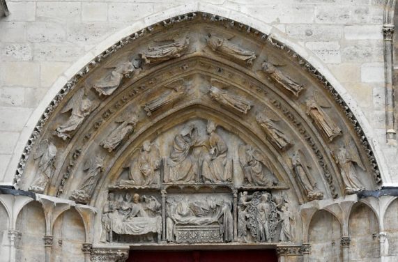 Tympan et archivolte du portail de la Vierge.