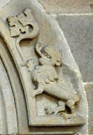 Porte de la sacristie : détail des sculptures