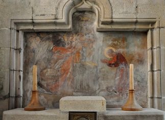 Fresque polychrome dans une chapelle du déambulatoire