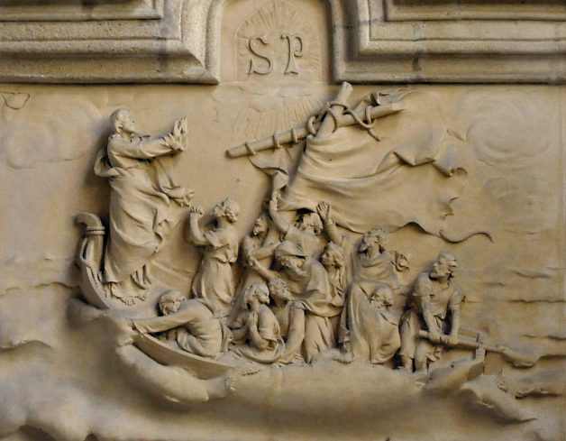 «La Barque de Saint Pierre», bas–relief dans une chapelle sud du déambulatoire