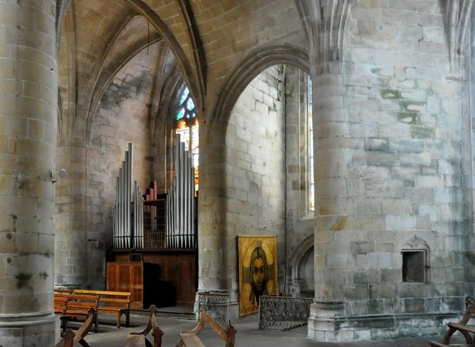 Déambulatoire nord : deux chapelles avec l'orgue de Kowalski
