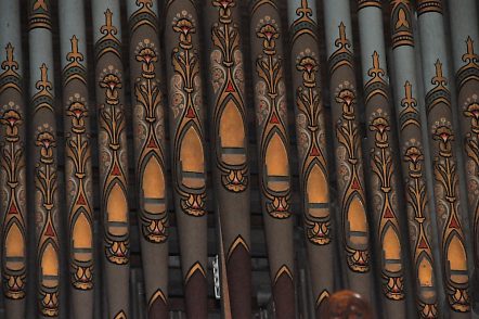 Les tuyaux peints du grand orgue