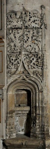 Piscine gothique de la chapelle du Salut