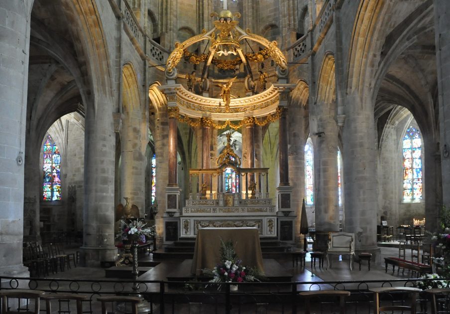 Le chœur et son maître-autel du XVIIIe siècle