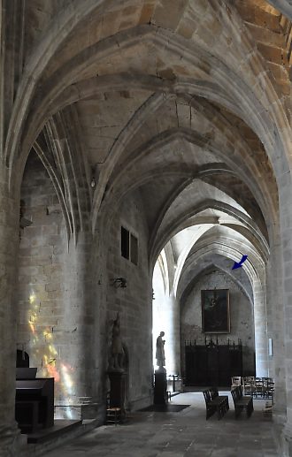 Le déambulatoire sud avec vue sur le bras sud du transept