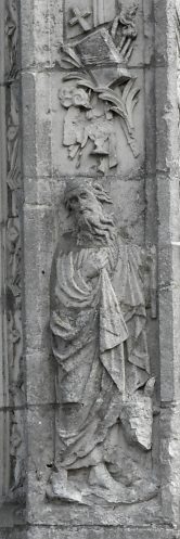 Saint Luc et son taureau sur le pilier ouest du porche