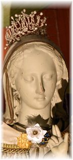 Notre-Dame de Victoire, statue de 1850, détail