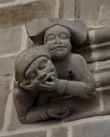 La plus célèbre sculpture de l'église Notre–Dame : l'arracheur de dents