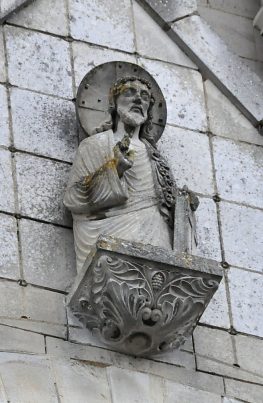 Le Christ-Roi sur le haut de la façade occidentale