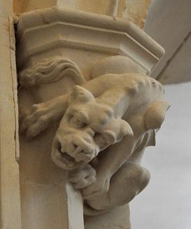 Animal monstrueux sur un pilier, XIXe siècle.