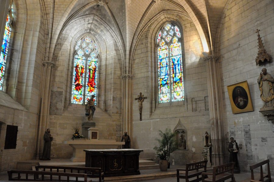 Les parties verticales du chœur n'ont pas été remaniées en 1876. Elles sont de la fin du XVe siècle.