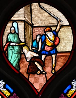 Soufflet d'un vitrail dans une chapelle latérale