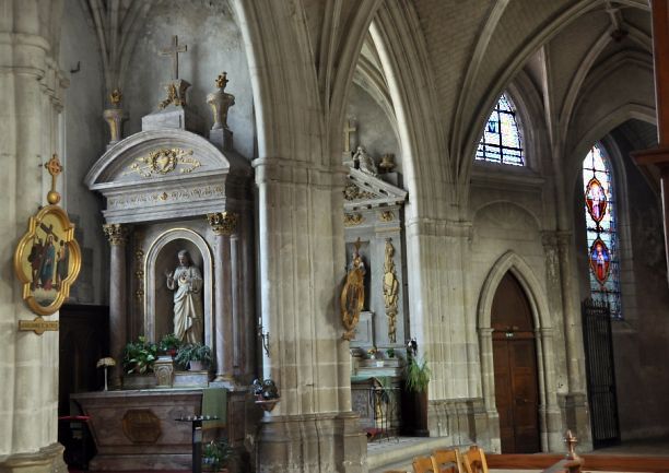 Cathédrale Saint-Louis à Blois, deux chapelles latérales