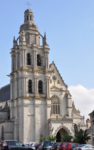 Cathédrale Saint-Louis à Blois, façade occidentale
