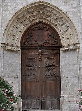Le portail principal de la façade