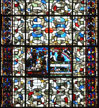 Extrait d'un vitrail moderne avec un réemploi médiéval