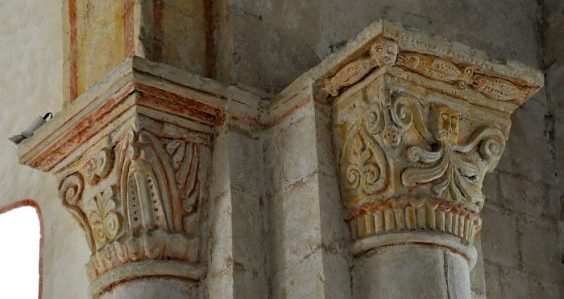 Chapiteaux romans dans la nef