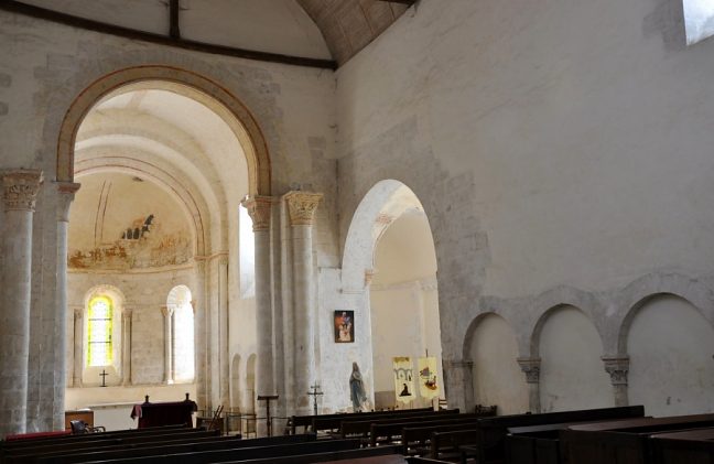 La nef, le chœur et le croisillon droit du transept