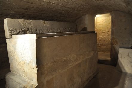 Le sarcophage attribué à saint Léocade