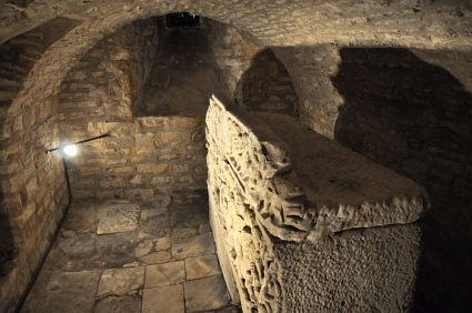 Vue d'ensemble de la crypte de saint Ludre