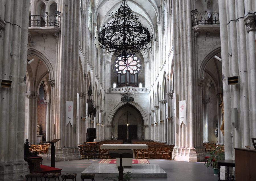La nef et le chœur de l'église Saint-André