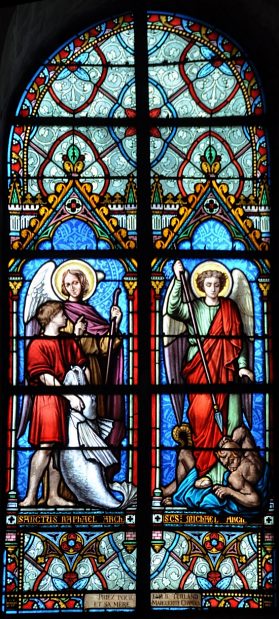 Vitrail. Les archanges saint Michel et saint Raphaël