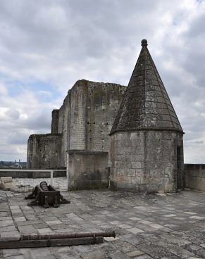 La terrasse à feu au sommet de la tour Louis XI