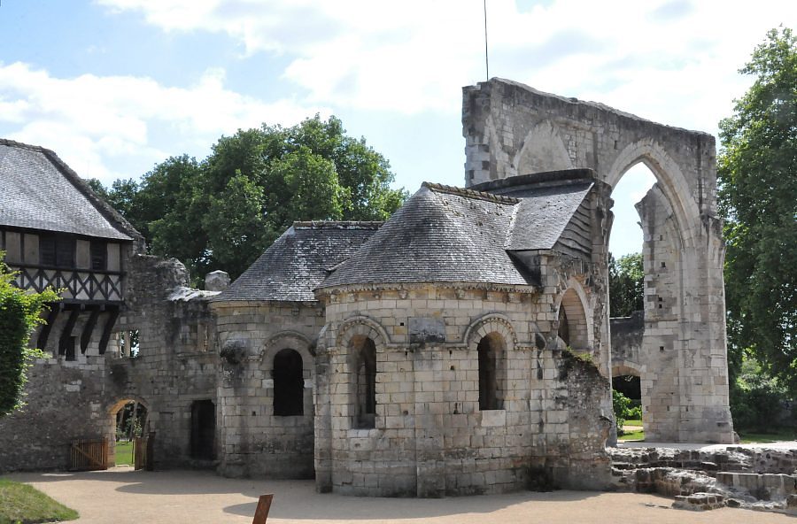 Les deux chapelles rayonnantes de l'église du prieuré