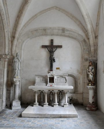 L'autel de la chapelle latérale Saint-Joseph