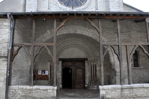 Le portail principal sur la façade occidentale